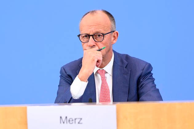 ABB BPK- Joachim - Friedrich Martin Josef Merz Bundeskanzler der Bundesrepublik Deutschland Bundesvorsitzender der CDU Politiker spricht ueber Aktuelle Themen der Innen- und Außenpolitik auf der BPK Bundespressekonferenz am 15.07.2026 in Berlin Berlin Deutschland *** ABB BPK Joachim Friedrich Martin Josef Merz, Chancellor of the Federal Republic of Germany and Federal Chairman of the CDU, speaks about current domestic and foreign policy issues at the BPK Federal Press Conference on July 15, 2026, in Berlin, Germany
