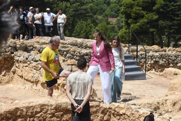 Princess Leonor and Infanta Sofía visit the Empúries Archaeological Site in Catalonia. The Princess of Asturias, Leonor de Borbón (c), and Infanta Sofía (d) during their official and cultural visit on July 15, 2026, in Empúries, L’Escala, Girona, Catalonia, Spain. The Princess of Asturias, Leonor de Borbón, and Infanta Sofía toured the facilities of the Empúries Archaeological Site to gain firsthand knowledge of the conservation, excavation, and historical research work being carried out at this iconic Greco-Roman site on the Costa Brava, as part of their official activities related to the Princess of Girona Foundation. JULY 15, 2026 MONARCHY FELIPE VI LETIZIA CULTURE ARCHAEOLOGY AMPURIAS Glòria Sá Empúries Empúries Spain  Copyright: xGlÃ²riaxSanchezx 7665942