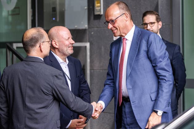 Regierungspressekonferenz zu den aktuellen Themen der Innen- und Außenpolitik mit Bundeskanzler Friedrich Merz Regierungspressekonferenz zu den aktuellen Themen der Innen- und Außenpolitik mit Bundeskanzler Friedrich Merz im Haus der Bundespressekonferenz am 15.07.2026 in Berlin. Berlin Berlin Deutschland Haus der Bundespressekonferenz *** Government press conference on current domestic and foreign policy issues with Chancellor Friedrich Merz Government press conference on current domestic and foreign policy issues with Chancellor Friedrich Merz at the Federal Press Conference Center on July 15, 2026, in Berlin, Berlin, Germany, Federal Press Conference Center