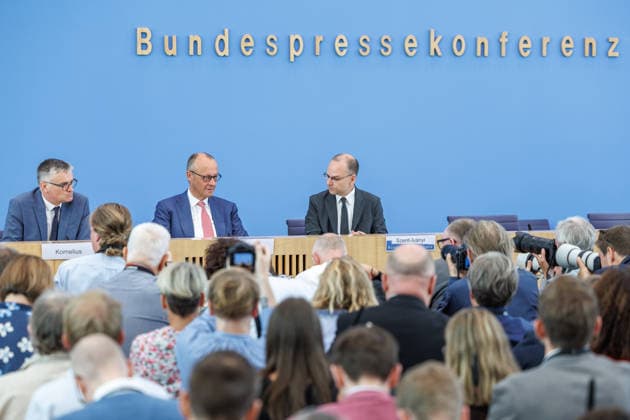 Regierungspressekonferenz zu den aktuellen Themen der Innen- und Außenpolitik mit Bundeskanzler Friedrich Merz Regierungspressekonferenz zu den aktuellen Themen der Innen- und Außenpolitik mit Bundeskanzler Friedrich Merz im Haus der Bundespressekonferenz am 15.07.2026 in Berlin. Berlin Berlin Deutschland Haus der Bundespressekonferenz *** Government press conference on current domestic and foreign policy issues with Chancellor Friedrich Merz Government press conference on current domestic and foreign policy issues with Chancellor Friedrich Merz at the Federal Press Conference Center on July 15, 2026, in Berlin, Berlin, Berlin, Germany, Federal Press Conference Center