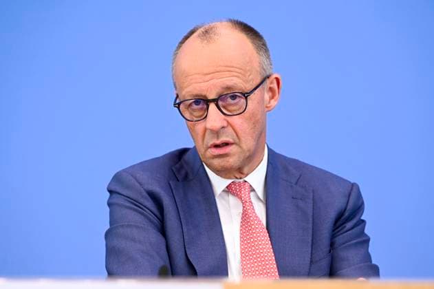 ABB BPK- Joachim - Friedrich Martin Josef Merz Bundeskanzler der Bundesrepublik Deutschland Bundesvorsitzender der CDU Politiker spricht ueber Aktuelle Themen der Innen- und Außenpolitik auf der BPK Bundespressekonferenz am 15.07.2026 in Berlin Berlin Deutschland *** ABB BPK Joachim Friedrich Martin Josef Merz, Chancellor of the Federal Republic of Germany and Federal Chairman of the CDU, speaks about current domestic and foreign policy issues at the BPK Federal Press Conference on July 15, 2026, in Berlin, Germany