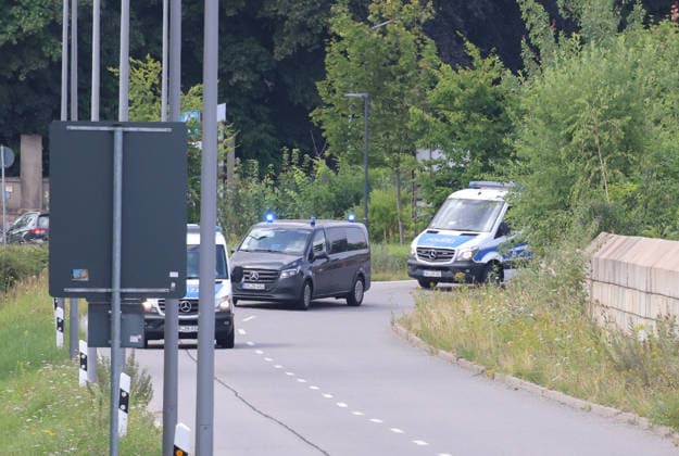 Marla Svenja Liebich erreicht JVA Chemnitz 15.07.2026, Chemnitz, JVA-Chemnitz, Gegen 11:30 erreichte Marla Svenja Liebich in einem Polizeikonvoi aus 3 Autos die JVA Chemnitz. Chemnitz Sachsen Deutschland *** Marla Svenja Liebich Arrives at Chemnitz Correctional Facility on July 15, 2026, Chemnitz, Chemnitz Correctional Facility. At around 11:30 a.m., Marla Svenja Liebich arrived at the Chemnitz Correctional Facility in Chemnitz, Saxony, Germany, in a police convoy consisting of three cars.