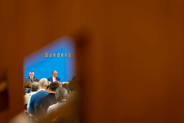 Friedrich Merz (CDU), Bundeskanzler, aufgenommen im Rahmen der Sommerpressekonferenz in der BPK in Berlin, 15.07.2026. Berlin Deutschland *** Friedrich Merz (CDU), Federal Chancellor, photographed during the summer press conference at the BPK in Berlin, July 15, 2026, Berlin, Germany Copyright: xFlorianxGaertnerx