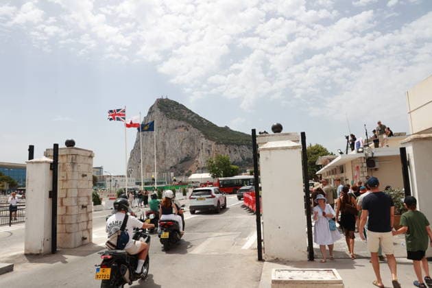 Pedro Sánchez Attends the Demolition Ceremony of the Gibraltar Fence Residents of La Línea Cross into Gibraltar Without Stopping at a Checkpoint on the First Day Without the Fence July 15, 2026, in La Línea de la Concepción, Cádiz, Andalusia, Spain The fence separating Gibraltar from Spain has been, for more than a century, the symbol of the division between the British colony and the surrounding Campo de Gibraltar region, even serving as a literal barrier during the Franco era, but as of this Wednesday, it has become a thing of the past by virtue of the agreement reached between the United Kingdom and the European Union to facilitate the Rock’s relationship with the bloc following Brexit. JULY 15, 2026 Rocí La Línea de la Concepción, Cádi  Copyright: xRocioxRuzx 7666160