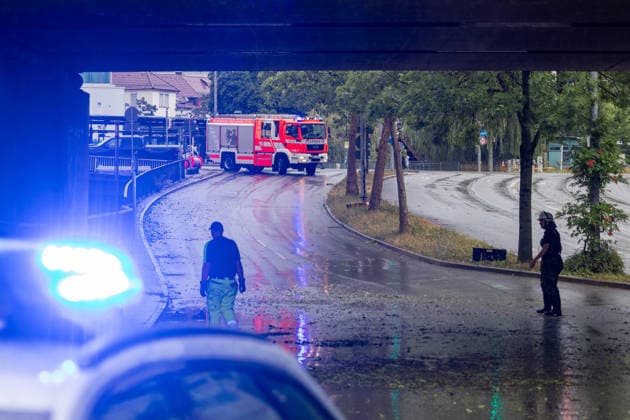Themenbilder: Hagel in Reutlingen, 15.07.2026, Themenbilder: Hagel in Reutlingen, 15.07.2026, Feuerwehr, Gutenbergstrasse *** Featured Photos: Hail in Reutlingen, July 15, 2026, Featured Photos: Hail in Reutlingen, July 15, 2026, Fire Department, Gutenbergstrasse Copyright: xDROFITSCH EIBNERx EP_ddh