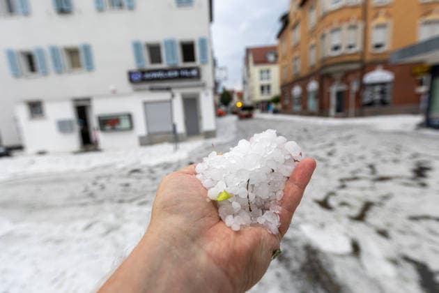 Themenbilder: Hagel in Reutlingen, 15.07.2026, Themenbilder: Hagel in Reutlingen, 15.07.2026, *** Themed Photos: Hail in Reutlingen, July 15, 2026, Themed Photos: Hail in Reutlingen, July 15, 2026, Copyright: xDROFITSCH EIBNERx EP_ddh