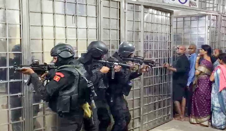 News Bilder des Tages RECORD DATE NOT STATED Security personnel from Andhra Pradesh Counter-Terrorist Force (OCTOPUS), Local Police, and TTD Vigilance conduct a mock drill at Tirumala temple Tirupati, Jul 15 (ANI): Security personnel of Andhra Pradesh Counter-Terrorist Force (OCTOPUS), Local Police, TTD Vigillance, and others conduct a mock drill at Tirumala temple, in Tirupati on Wednesday. (ANI Video Grab) Tirupati Andhra Pradesh India Copyright: xANIx ANI_20260715089