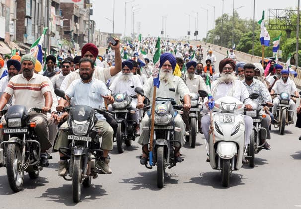 Kisan Mazdoor Sangharsh Committee protests against the proposed Indo- US Trade deal Amritsar, Jul 15 (ANI): Farmers from Kisan Mazdoor Sangharsh Committee take part in a motorcycle protest rally against the proposed Indo- US Trade deal, in Amritsar on Wednesday. (Raminder Pal Singh ANI Photo) Amritsar Punjab India Copyright: xANIx ANI_20260715123
