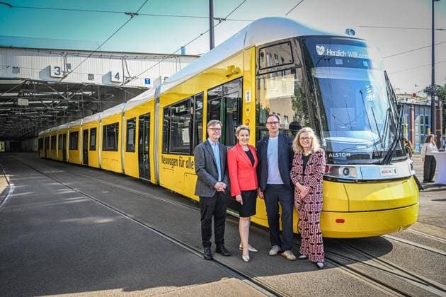 News Bilder des Tages Start des Urbanliners der BVG ** NUR FÜR REDAKTIONELLE ZWECKE ** EDITORIAL USE ONLY **<p>Start des Urbanliners der BVG, Eine neue Urbanliner Straßenbahn fährt zur ersten offiziellen Fahrt im Fahrgastbetrieb aus dem Betriebshof Weissensee. Die neue 50 Meter lange Straßenbahn ist größer als vorherige Modelle und wird zunächst auf der stark nachgefragten Linie M4 unterwegs sein, fotografiert am 15.07.2026 in Berlin Berlin Berlin Berlin Copyright: MaurizioxGambarini *** Launch of the BVG Urbanliner ** FOR EDITORIAL USE ONLY ** EDITORIAL USE ONLY ** p Launch of the BVG Urbanliner: A new Urbanliner tram departs from the Weissensee depot for its first official passenger service. The new 50-meter-long tram is larger than previous models a Copyright: MaurizioxGambarini doc86q79piw6bdsbqctfz ,EDITORIAL USE ONLY