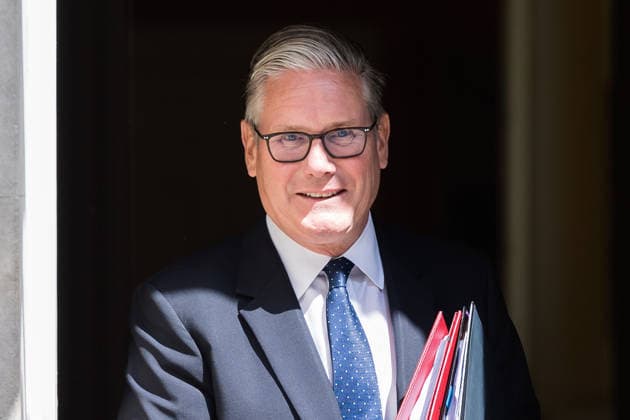 July 15, 2026, London, England, United Kingdom: British Prime Minister Sir KEIR STARMER departs 10 Downing Street for the House of Commons to attend the Prime Minister s Questions London United Kingdom - ZUMAs371 20260715_zip_s371_014 Copyright: xWiktorxSzymanowiczx