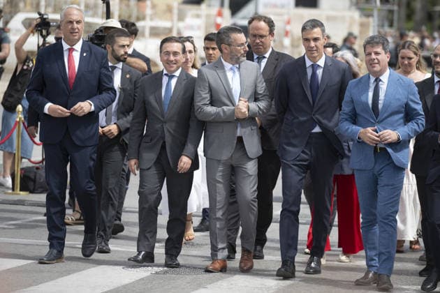 Spain-Gibraltar border fence removal begins LA LINEA DE LA CONCEPCION, SPAIN - JULY 15: (L-R) Mayor of San Roque Juan Carlos Ruiz Boix, Spanish Foreign Minister Jose Manuel Albares, Mayor of La Linea de la Concepcion Juan Franco, Spanish Prime Minister Pedro Sanchez, and Gibraltar Chief Minister Fabian Picardo approach the border fence shortly before its removal in La Linea de la Concepcion, Spain, on July 15, 2026. Marcos Moreno Anadolu La Linea de la Concepcion Spain. Editorial use only. Please get in touch for any other usage.  Copyright: x2026xAnadoluxMarcosxMorenox