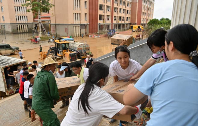 (260715) -- NANNING, July 15, 2026 -- People transfer disaster relief supplies at a middle school in Guigang City, south China s Guangxi Zhuang Autonomous Region, July 15, 2026. Efforts are underway to facilitate flood relief and recovery in Guangxi, which has been hit by severe rainstorms and flooding caused by Typhoon Maysak. ) CHINA-GUANGXI-TYPHOON MAYSAK-AFTERMATH-RECOVERY (CN) LuxBoan 