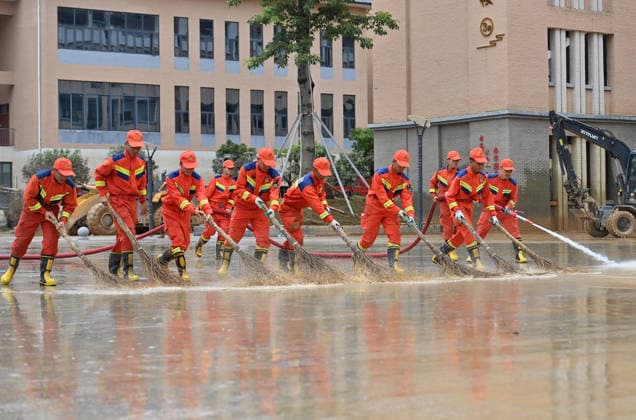 (260715) -- NANNING, July 15, 2026 -- People remove sludge at a middle school in Guigang City, south China s Guangxi Zhuang Autonomous Region, July 15, 2026. Efforts are underway to facilitate flood relief and recovery in Guangxi, which has been hit by severe rainstorms and flooding caused by Typhoon Maysak. ) CHINA-GUANGXI-TYPHOON MAYSAK-AFTERMATH-RECOVERY (CN) LuxBoan 