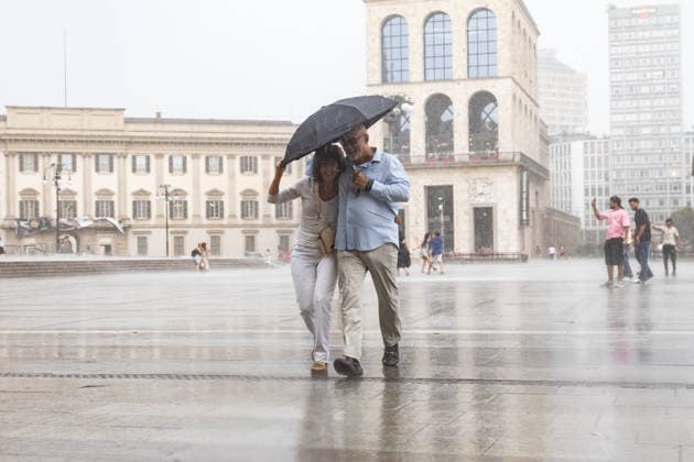 IPA86706255 - Milan, July 15, 2026, Piazza Duomo, summer thunderstorm, downpour, rain, people seeking shelter, tourists, umbrellas, wind  Copyright: xFrancescoxEnriquezx xFrancescoxEnriquezx 86706255