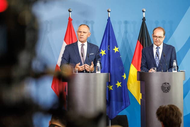 Bundesinnenminister Alexander Dobrindt trifft österreichischen Innenminister Gerhard Karner Bundesinnenminister Alexander Dobrindt trifft österreichischen Innenminister Gerhard Karner am 15.07.2026 in Berlin. Berlin Berlin Deutschland Bundes Innenministerium *** Federal Minister of the Interior Alexander Dobrindt Meets with Austrian Minister of the Interior Gerhard Karner Federal Minister of the Interior Alexander Dobrindt meets with Austrian Minister of the Interior Gerhard Karner on July 15, 2026, in Berlin, Berlin, Berlin, Germany, Federal Ministry of the Interior