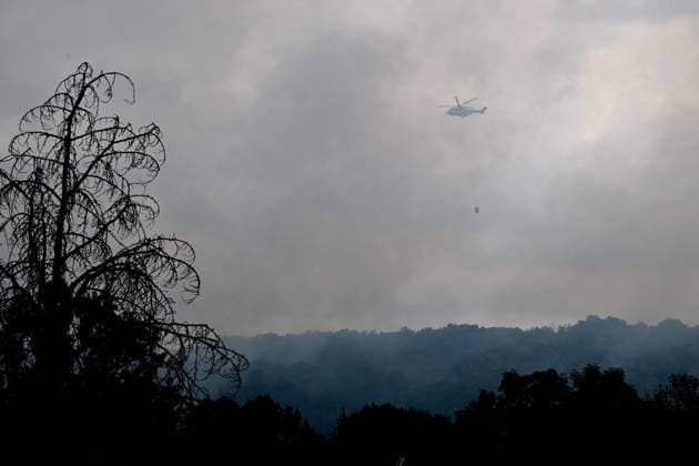 Fire in Montcusel and Chancia, Jura, July 15, 2026 PHOTOPQR LE PROGRES Philippe TRIAS July 15, 2026 Fire in Montcusel and Chancia, Jura, July 15, 2026 Forest fire in the municipalities of Montcusel and Chancia; 10 hectares of forest burned, and a containment order for residents is in effect. A helicopter was deployed to drop water on the smoke plumes. A DASH aircraft, specializing in the dropping of fire retardant, was also deployed Fire in Montcusel and Chancia, Jura, July 15, 2026 – Forest fire in the municipalities of Montcusel and Chancia; 10 hectares of forest have been burned, and a lockdown of the local population is currently in place; Jura, Franche-Comté, France  Copyright: xPHOTOPQR LExPROGRES MAXPPPxPhilippexTRIASx 20260715LPL9638 20260715LPL9638