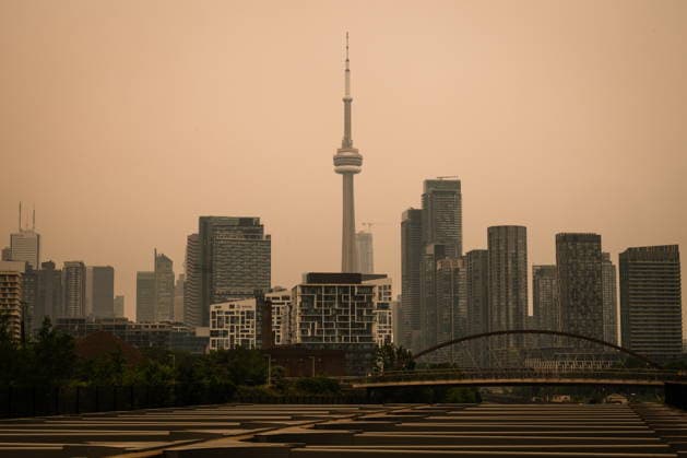 July 15, 2026, Toronto, On, Canada: The CN Tower is pictured in Toronto as wildfire smoke fills the city, on Wednesday, July 15, 2026. Toronto Canada  - ZUMAc35_ 20260715_zaf_c35_005 Copyright: xLauraxProctorx