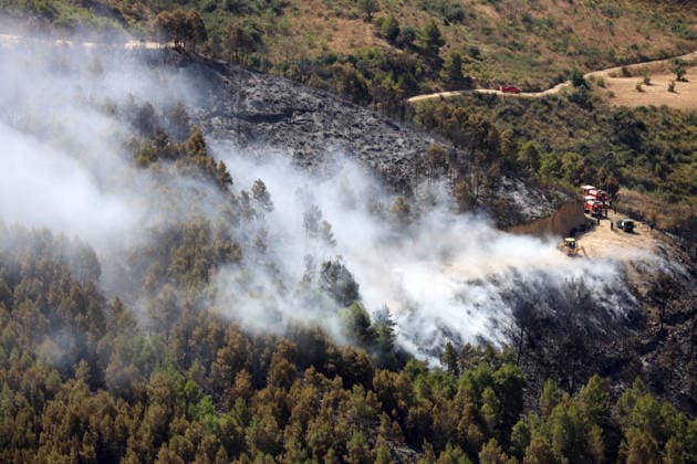 Fires In The Mountains Of Bejaia And Setif, Algeria Material damage is seen in the village of Talat Izar Beni Maouche in Bejaia, Algeria, on July 15, 2026, following recent wildfires. According to a report from the civil protection agency, the fires are under control. Bejaia Algeria  Copyright: xAPPx originalFilename: app-notitle260715_npgVu.jpg