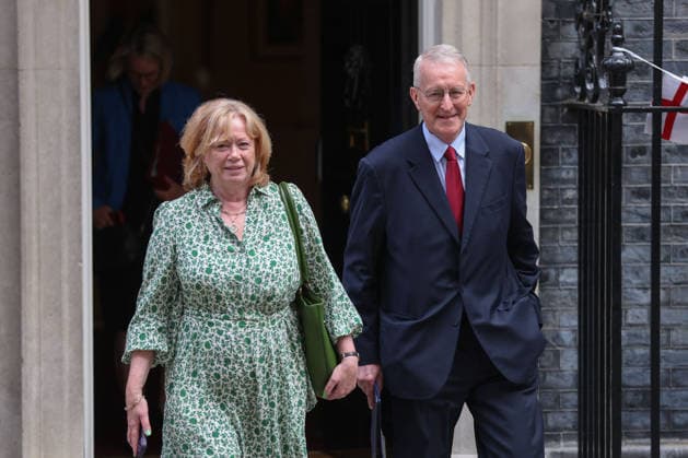 July 15, 2026, London, England, United Kingdom: Leader of the House of Lords BARONESS SMITH OF BASILDON (L) and Northern Ireland Secretary HILARY BENN (R) depart Downing Street following a Cabinet meeting. London United Kingdom - ZUMAa279 20260715_zsp_a279_056 Copyright: xZeynepxDemirxAslimx