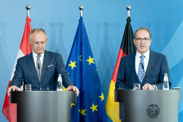 Bundesinnenminister Alexander Dobrindt trifft österreichischen Innenminister Gerhard Karner Berlin, Bundesministerium des Innern, Bundesinnenminister, Alexander Dobrindt, Österreich, Gerhard Karner Berlin Berlin GER *** Federal Minister of the Interior Alexander Dobrindt Meets with Austrian Minister of the Interior Gerhard Karner Berlin, Federal Ministry of the Interior, Federal Minister of the Interior, Alexander Dobrindt, Austria, Gerhard Karner Berlin Berlin GER