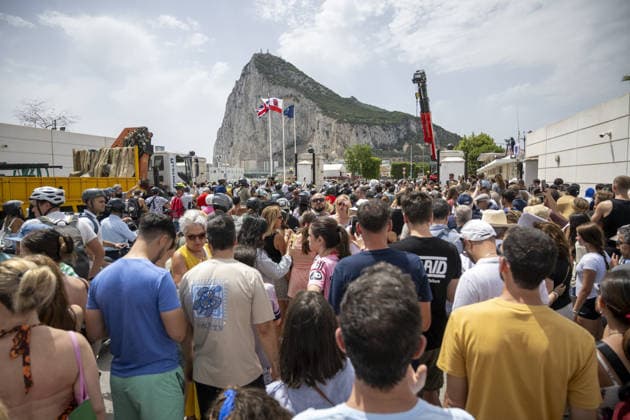 People enter Gibraltar after old border fences removed in La Linea LA LINEA DE LA CONCEPCION, SPAIN - JULY 15: Citizens, tourists, and workers enter Gibraltar after all the fences are removed in La Linea de la Concepcion, Spain, on July 15, 2026. Marcos Moreno Anadolu La Linea de la Concepcion Spain. Editorial use only. Please get in touch for any other usage.  Copyright: x2026xAnadoluxMarcosxMorenox