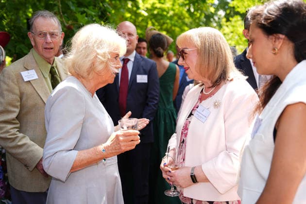 Royal Osteoporosis Society reception Queen Camilla, President of the Royal Osteoporosis Society, speaking to Sharon Hodgson MP as she hosts a reception to mark 40 years of the charity, at Clarence House, London. The Queen has championed the work of the Royal Osteoporosis Society since 1994, after seeing her own mother suffering with the disease, which resulted in her early death at the age of 72. Picture date: Wednesday July 15, 2026., Credit:Aaron Chown PA ROTA - B68 Avalon UK, London  Copyright: xAaronxChownx xPAxROTAx-xB68x xAvalonx 1116695076