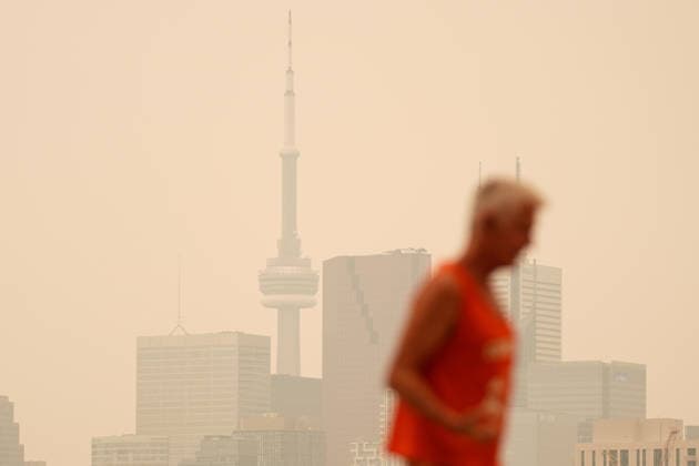 Forest fires smoke blankets Toronto TORONTO, CANADA - JULY 15 : The hazy Toronto skyline is seen as smoke from wildfires continue to impact air quality in Toronto, Ontario on July 15, 2026. Environment Canada issued an air quality warning for Toronto due to wildfire smoke. Mert Alper Dervis Anadolu Ontario Canada. Editorial use only. Please get in touch for any other usage.  Copyright: x2026xAnadoluxMertxAlperxDervisx