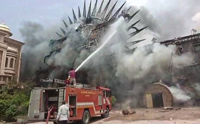 News Bilder des Tages RECORD DATE NOT STATED A fire breaks out at the Kingdom of Dreams in Gurugram Gurugram, Jul 15 (ANI): Firefighting operation underway after a fire broke out at the Kingdom of Dreams near Sector 29, in Gurugram on Wednesday. (ANI Video Grab) Gurugram Haryana India Copyright: xANIx ANI_20260715262