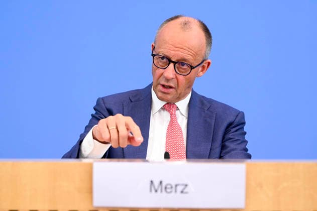 ABB BPK- Joachim - Friedrich Martin Josef Merz Bundeskanzler der Bundesrepublik Deutschland Bundesvorsitzender der CDU Politiker spricht ueber Aktuelle Themen der Innen- und Außenpolitik auf der BPK Bundespressekonferenz am 15.07.2026 in Berlin Berlin Deutschland *** ABB BPK Joachim Friedrich Martin Josef Merz, Chancellor of the Federal Republic of Germany and Federal Chairman of the CDU, speaks about current domestic and foreign policy issues at the BPK Federal Press Conference on July 15, 2026, in Berlin, Germany