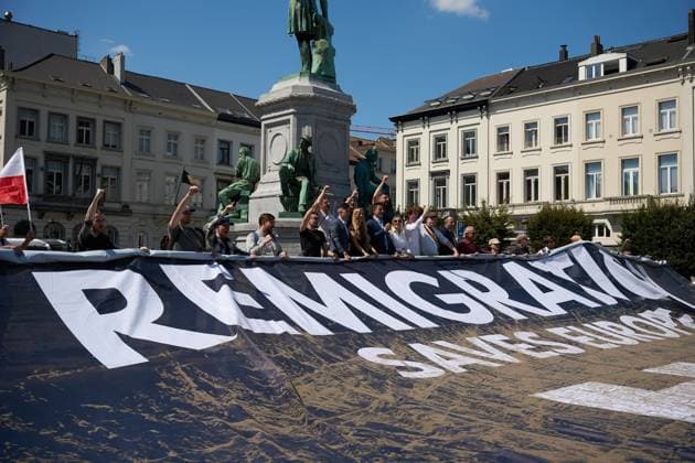 Save Europe Act supporters march to European Parliament with petition signatures BRUSSELS, BELGIUM JULY 2026: Far-right activists Martin Sellner, Eva Vlaardingerbroek, Dries Van Langenhove, Andrea Ballarati and Lucy White joined MEPs Dominik TarczyÅ ski, Sebastian Tynkkynen, Geadis Geadi and 200 participants at the Save Europe Act rally in Place du Luxembourg on Wednesday. They later marched to the entrance of the European Parliament, where organizers symbolically delivered more than 500,000 printed signatures supporting their Save Europe Act initiative in a wheelbarrow. Brussels Belgium Copyright: x xRaduxIonescux xJNAxPressx