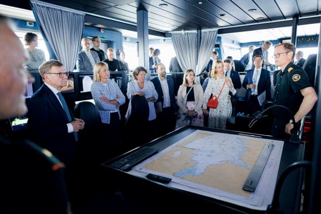 Johann Wadephul (CDU), Bundesaussenminister, und Elina Valtonen, Aussenministerin der Republik Finnland, besichtigen zusammen das Grenzpatrouillenschiff Turva. Helsinki, 15.07.2026. Fotografiert im Auftrag des Auswaertigen Amtes Helsinki Finnland *** Johann Wadephul (CDU), Federal Minister of Foreign Affairs, and Elina Valtonen, Minister of Foreign Affairs of the Republic of Finland, tour the border patrol vessel Turva Helsinki together, July 15, 2026. Photographed on behalf of the Federal Foreign Office, Helsinki, Finland. Copyright: xThomasxTrutschel AAx