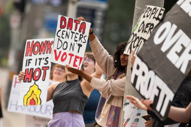 July 15, 2026, Hamilton, On, Canada: People in opposition to AI data centres demonstrate outside city hall in Hamilton, Wednesday, July 15, 2026. Hamilton Canada  - ZUMAc35_ 20260715_zaf_c35_028 Copyright: xNickxIwanyshynx