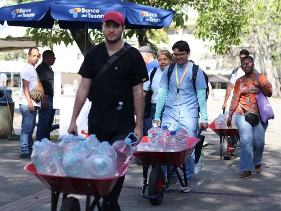 Volunteer Medical Brigades Continue Earthquake Relief Efforts in Venezuela LA GUAIRA, VENEZUELA JULY 15, 2026: Volunteer medical brigades composed of doctors and medical students continue providing healthcare and distributing essential medicines to earthquake survivors in La Guaira state, Venezuela, three weeks after the devastating earthquake struck northern Venezuela. Volunteers from several universities, including the Central University of Venezuela (UCV) and the Lisandro Alvarado West-Central University (UCLA), have established temporary triage points and community aid stations to provide primary medical care, particularly for children, older adults, and patients with chronic illnesses affected by the disaster. La Guaira Venezuela Copyright: x xMarioxFloresx xJNAxPressx