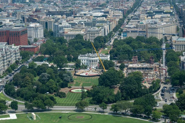 July 15, 2026, Washington, Dc, United States: Construction continues on the White House Ballroom and Helipad on July 15, 2026. Washington United States - ZUMAl312 20260715_znp_l312_001 Copyright: xAndrewxLeydenx