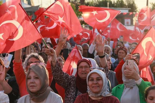 Türkiye marks 10th anniversary of failed July 15 coup attempt in Ä°zmir Ä°ZMÄ°R, TÜRKÄ°YE JULY 15, 2026: Officials and members of the public gather in Konak Square during a ceremony marking the 10th anniversary of the failed July 15, 2016 coup attempt in Türkiye. The event was attended by Ä°zmir Governor Süleyman Elban, Garrison Commander Ä°rfan Özsert, political party representatives and members of parliament, and included commemorative speeches, public celebrations and the distribution of food and drinks. The 2016 coup attempt left 253 people dead and more than 2,000 injured, according to Turkish authorities. Ä°zmir Türkiye Copyright: x xTurgayxKÄ±lÄ±cx xJNAxPressx
