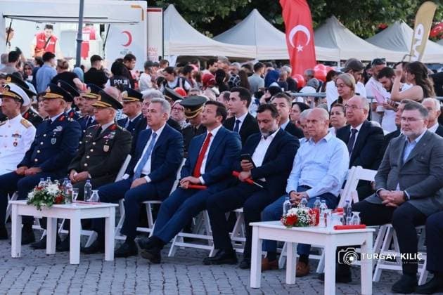 July 15, 2026, Â°Zmir, ToÂ¼rkiye: ZMÄÂ°R, TooeRKÄÂ°YE Ã¢â‚¬ JULY 15, 2026: Officials and members of the public gather in Konak Square during a ceremony marking the 10th anniversary of the failed July 15, 2016 coup attempt in ToÂ¼rkiye. The event was attended by ÄÂ°zmir Governor SoÂ¼leyman Elban, Garrison Commander ÄÂ°rfan o zsert, political party representatives and members of parliament, and included commemorative speeches, public celebrations and the distribution of food and drinks. The 2016 coup attempt left 253 people dead and more than 2,000 injured, according to Turkish authorities. Turgay KÄÂ±lÄÂ±oÂß JNA Press Â°Zmir Türkiye - ZUMAq101 20260715_zna_q101_217 Copyright: xTurgayxKÄÂ±Lx