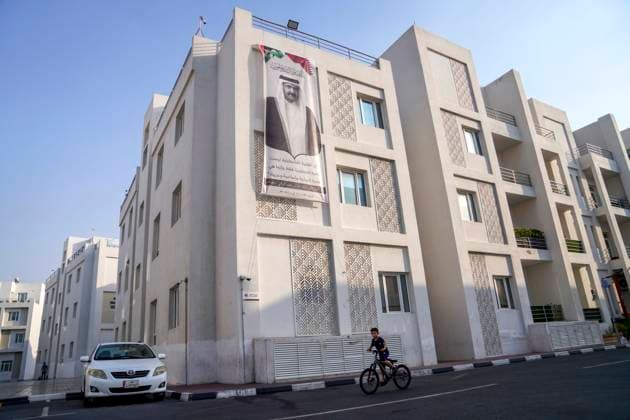 Injured People from Gaza hang portraits of the late Emir Sheikh Hamad bin Kha lifa Al Thani in Doha, Qatar -15 Jul 2026 A disabled individual seen next to a car near a portrait of the late Emir, Sheikh Hamad bin Khalifa Al Thani, on the building of the Al Thumama complex. Qatar has declared a four-day period of national mourning following the passing of the former Emir, Sheikh Hamad bin Khalifa Al Thani, at the age of 74. The former Emir—who assumed power in June 1995—is regarded as the principal architect of modern Qatar; he is renowned for transforming the Gulf state into an influential global power during a period marked by unprecedented economic development, expanding diplomatic influence, and rapid infrastructure growth. Injured indivi Copyright: xYousefxMasoudx xSOPAxImagesx Injured people from Gaza hang portraits of the late Emir Sheikh Hamad bin Khalifa Al Thani on th(3)
