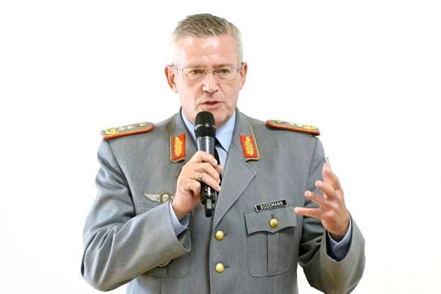 Operationsplan Deutschland: Veranstaltung an der Universität Witten Herdecke in Witten ** NUR FÜR REDAKTIONELLE ZWECKE ** EDITORIAL USE ONLY **<p>Generalleutnant Andre Bodemann klärt auf über die geopolitische und militärische Gegenwart und Zukunft von Deutschland. Operationsplan Deutschland: Veranstaltung am 15. Juli 2026 im großen Saal der Universität Witten Herdecke an der Alfred-Herrhausen-Straße in Witten. -- Deutschland NRW Witten Copyright: JürgenxTheobald *** Operation Plan Germany Event at Witten-Herdecke University in Witten ** FOR EDITORIAL PURPOSES ONLY ** EDITORIAL USE ONLY ** p Lieutenant General Andre Bodemann discusses Germany’s current and future geopolitical and military situation. Operation Plan Germany ev Copyright: JürgenxTheobald doc86qdpx99iftv55e3e4t ,EDITORIAL USE ONLY