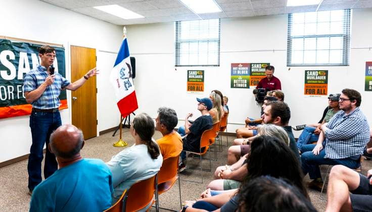 July 15, 2026 - Corning, Iowa, USA - ROB SAND, Democratic candidate for governor of Iowa, campaigns at the Corning Public Library, the second of four stops today during his 100 Town Hall Tour across Iowa. Corning USA  - ZUMAce6_ 20260715_zaf_ce6_022 Copyright: xBrianxCahnx