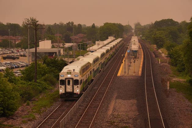 Weather Conditions In Toronto A GO Transit train arrives at a station as wildfire smoke impacts air quality across the Greater Toronto Area, in Ontario, Canada, on July 15, 2026. Toronto Canada  Copyright: xArrushxChoprax originalFilename: chopra-notitle260715_npxb2.jpg
