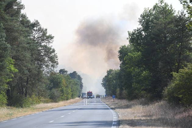 Massive wildfire spreads through Fontainebleau Forest near Paris FONTAINEBLEAU, FRANCE - JULY 15: An exceptionally large wildfire is spreading across the Fontainebleau Forest, south of Paris, France, on July 15, 2026. Fueled by an intense heat wave, prolonged drought conditions and strong winds, the blaze is rapidly advancing through the woodland, destroying hundreds of hectares of vegetation. Firefighting teams continue efforts to contain the fire and prevent further damage. Dragan Lekic Anadolu Paris France. Editorial use only. Please get in touch for any other usage.  Copyright: x2026xAnadoluxDraganxLekicx