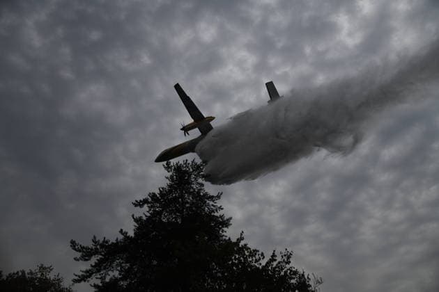 Massive wildfire spreads through Fontainebleau Forest near Paris FONTAINEBLEAU, FRANCE - JULY 15: An exceptionally large wildfire is spreading across the Fontainebleau Forest, south of Paris, France, on July 15, 2026. Fueled by an intense heat wave, prolonged drought conditions and strong winds, the blaze is rapidly advancing through the woodland, destroying hundreds of hectares of vegetation. Firefighting teams continue efforts to contain the fire and prevent further damage. Dragan Lekic Anadolu Paris France. Editorial use only. Please get in touch for any other usage.  Copyright: x2026xAnadoluxDraganxLekicx