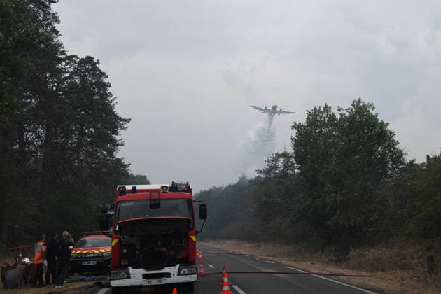 Massive wildfire spreads through Fontainebleau Forest near Paris FONTAINEBLEAU, FRANCE - JULY 15: An exceptionally large wildfire is spreading across the Fontainebleau Forest, south of Paris, France, on July 15, 2026. Fueled by an intense heat wave, prolonged drought conditions and strong winds, the blaze is rapidly advancing through the woodland, destroying hundreds of hectares of vegetation. Firefighting teams continue efforts to contain the fire and prevent further damage. Dragan Lekic Anadolu Paris France. Editorial use only. Please get in touch for any other usage.  Copyright: x2026xAnadoluxDraganxLekicx