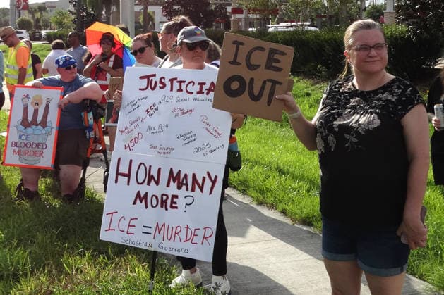 People protest against Immigration and Customs Enforcement (ICE) outside the home of the migrant struck by a truck while trying to cross the road after fleeing ICE agents, in St. Augustine, United States, 15 July 2026. US identifies migrant killed in accident after fleeing ICE in Florida as Mexican !ACHTUNG: NUR REDAKTIONELLE NUTZUNG!  Copyright: xRaphaelxCosmex USA2311 20260716-55020905378_1