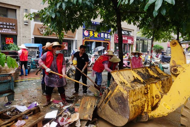 GUIGANG, CHINA - JULY 15: Residents clear silt and debris after floodwater recedes on July 15, 2026 in Guigang, Guangxi Zhuang Autonomous Region of China. Recent extreme rainstorms triggered by Typhoon Maysak, the 10th typhoon of the year, have caused severe flooding in parts of Guangxi in the Pearl River basin.  Copyright: xVCGx 111654558950