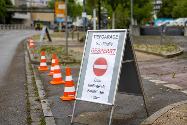 Themenbilder: Hagel in Reutlingen, 15.07.2026, Themenbilder: Hagel in Reutlingen, 15.07.2026, Tiefgarage Stadthalle Reutlingen gesperrt. *** Featured Photos: Hail in Reutlingen, July 15, 2026, Featured Photos: Hail in Reutlingen, July 15, 2026, Reutlingen City Hall Underground Parking Garage Closed Copyright: xDROFITSCH EIBNERx EP_ddh