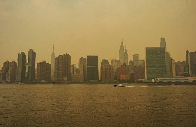 Canadian wildfire smoke returns to New York City NEW YORK CITY, UNITED STATES - JULY 15: Smoke from wildfires in Canada is causing poor air quality across New York City on Wednesday and could make it harder to breathe, especially for people with asthma or other health conditions, July 15, 2026, New York City, U.S. Selcuk Acar Anadolu New York United States. Editorial use only. Please get in touch for any other usage.  Copyright: x2026xAnadoluxSelcukxAcarx