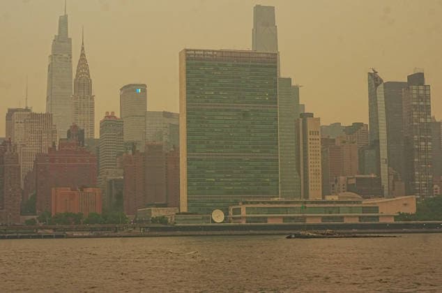 Canadian wildfire smoke returns to New York City NEW YORK CITY, UNITED STATES - JULY 15: Smoke from wildfires in Canada is causing poor air quality across New York City on Wednesday and could make it harder to breathe, especially for people with asthma or other health conditions, July 15, 2026, New York City, U.S. Selcuk Acar Anadolu New York United States. Editorial use only. Please get in touch for any other usage.  Copyright: x2026xAnadoluxSelcukxAcarx