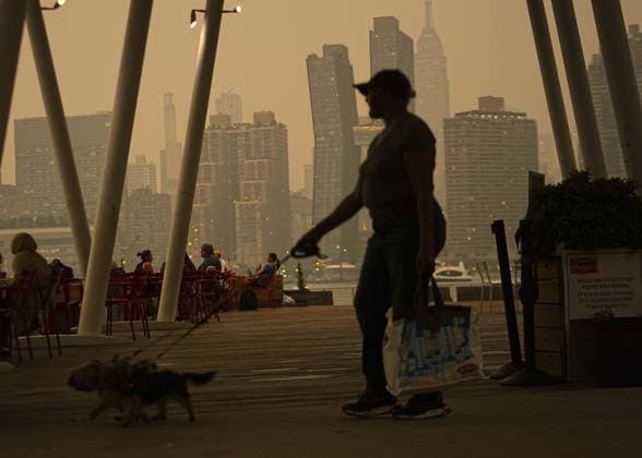 Canadian wildfire smoke returns to New York City NEW YORK CITY, UNITED STATES - JULY 15: Smoke from wildfires in Canada is causing poor air quality across New York City on Wednesday and could make it harder to breathe, especially for people with asthma or other health conditions, July 15, 2026, New York City, U.S. Selcuk Acar Anadolu New York United States. Editorial use only. Please get in touch for any other usage.  Copyright: x2026xAnadoluxSelcukxAcarx