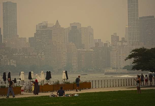 Canadian wildfire smoke returns to New York City NEW YORK CITY, UNITED STATES - JULY 15: Smoke from wildfires in Canada is causing poor air quality across New York City on Wednesday and could make it harder to breathe, especially for people with asthma or other health conditions, July 15, 2026, New York City, U.S. Selcuk Acar Anadolu New York United States. Editorial use only. Please get in touch for any other usage.  Copyright: x2026xAnadoluxSelcukxAcarx